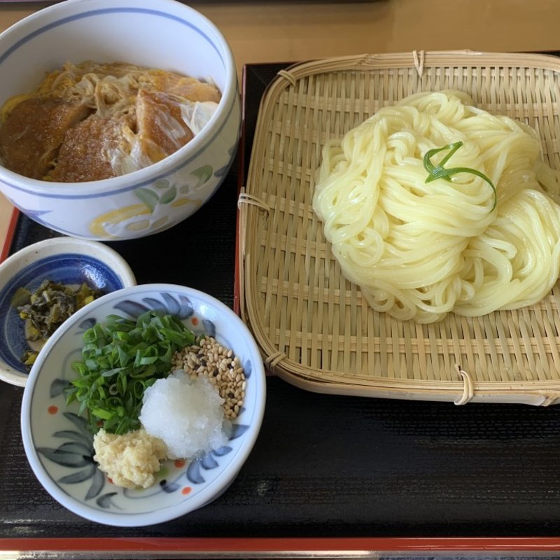 ざるうどんにカツ丼のセット(津田屋 官兵衛)
