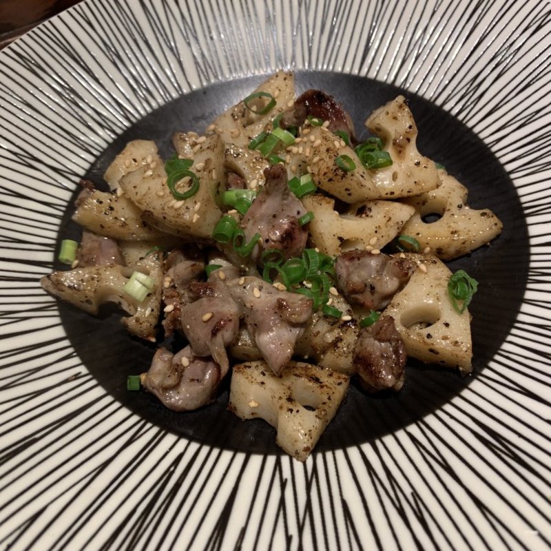 砂ずりと蓮根のゴマ油炒め(かず坊)