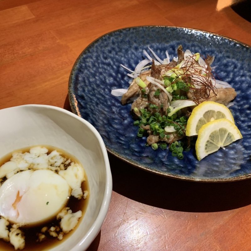 鶏せせり炭焼き月見ポン酢(イドバタ炉ばた （隠れ家的炉端焼き居酒屋）)