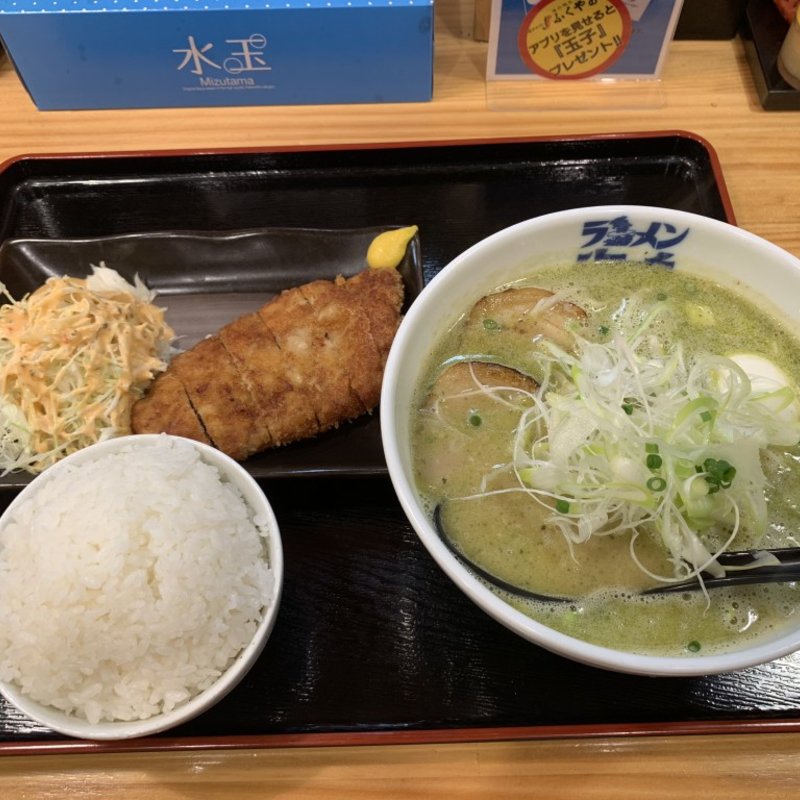 ラーメンジェノバ味玉トッピングでとんかつ定食ご飯大盛り(海鳴食堂)