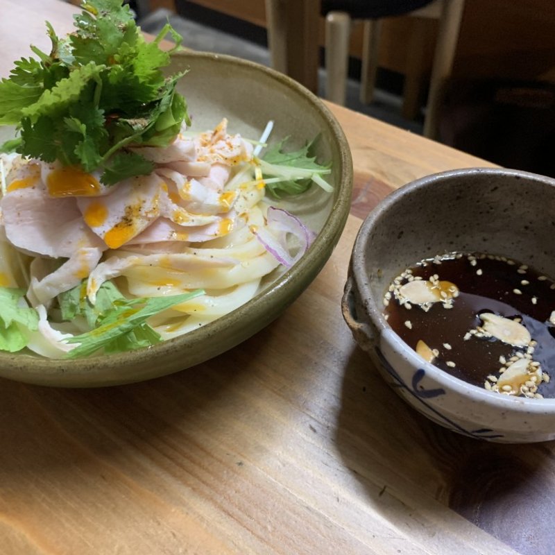 四川風よだれ鶏うどんハーフサイズ(麦衛門)