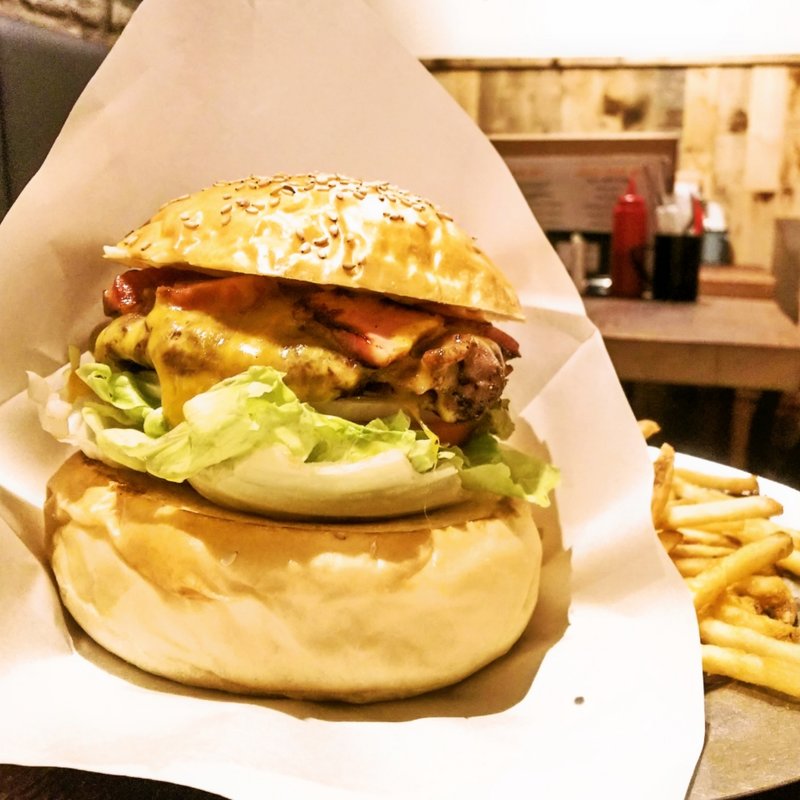 ベーコンチーズバーガー(burgeer kitchen WAKIE WAKIE)