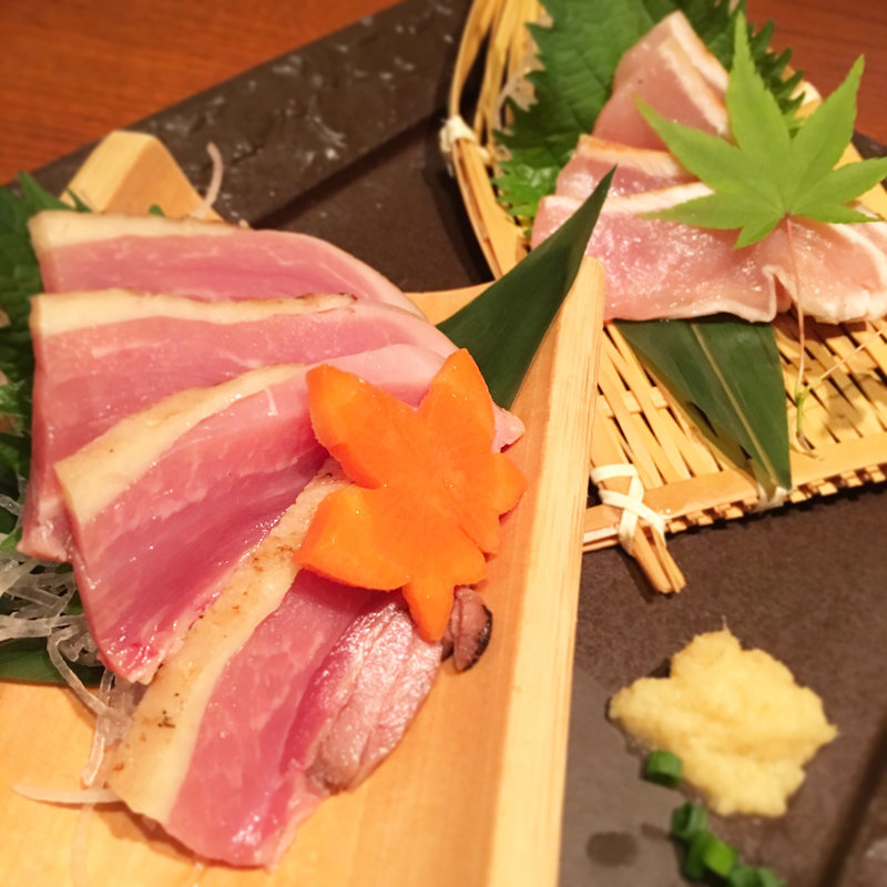 鳥の炙り二種盛り合せ(手羽先唐揚 鳥良 大森店 （てばさきからあげ とりよし）)