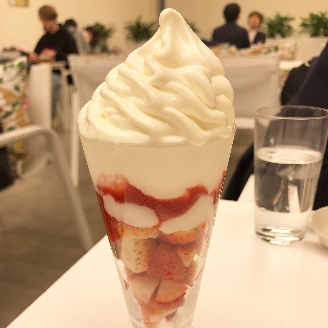 北海道で食べられるいちごパフェランキング Sarah サラ