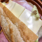 北海道小麦のバケットサンド（ハム＆チーズ）