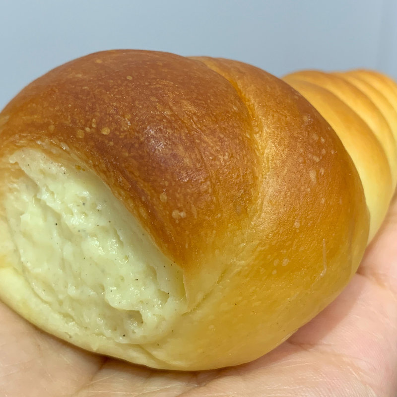 クリームコロネ(SWEETS & DELI)