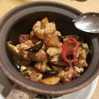 カリフラワーの焦がしニンニク醤油炒め(JASMINE 和心漢菜)