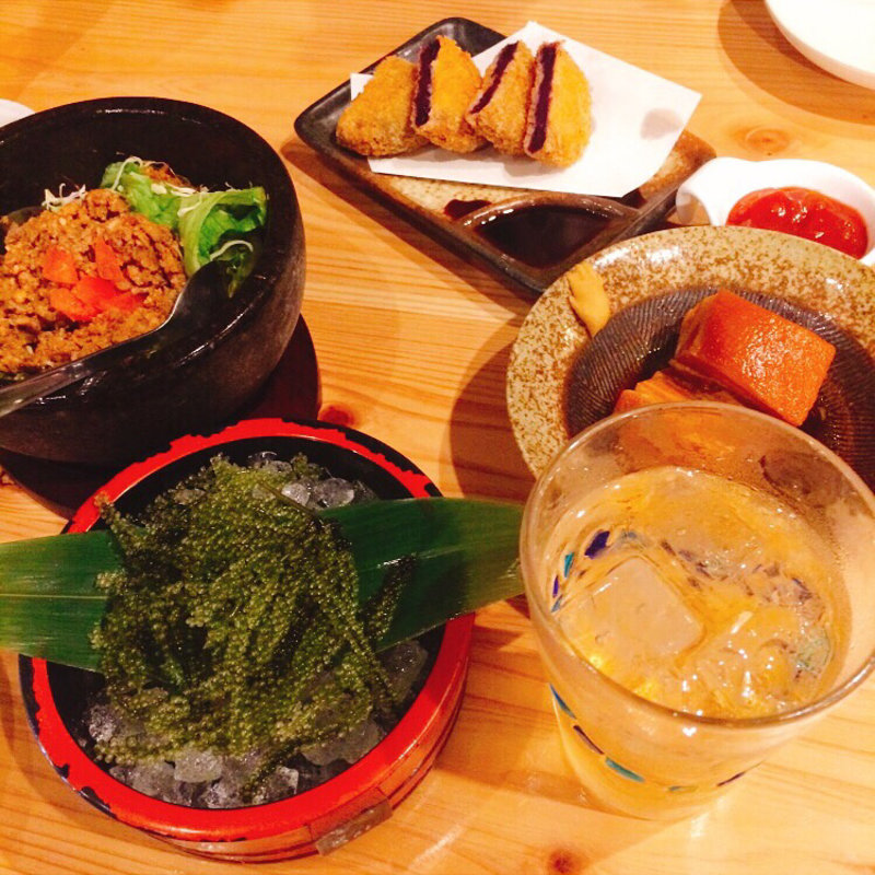 海ぶどう、ラフテー、紅芋コロッケ、タコライス(あんとん 国際通り久茂地店 )