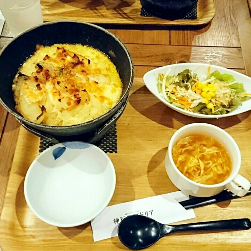 淡路島のオニオングラタンドリア(神戸元町ドリア KITTE博多店)