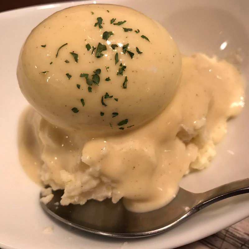 ポテトサラダ〜半熟たまごのせ〜(やきとり家 すみれ 金山北口店)