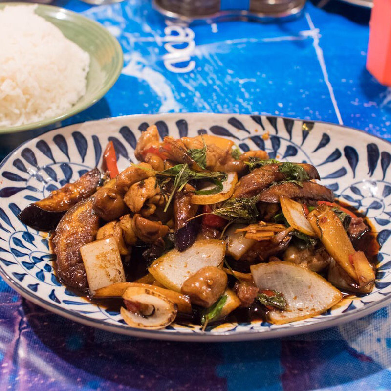 鶏のバジル炒め(パッキーマオガイ)(姫路のタイ屋台 玲)