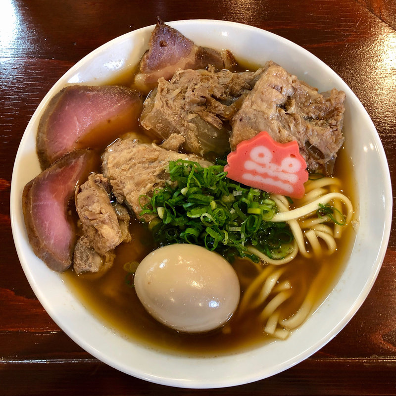 五ノ神的沖縄ソーキそば全部のせ(らーめん 五ノ神精肉店 煮干編)