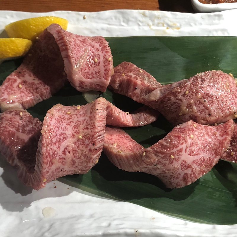 牛のリブロースの岩塩焼(炭火焼肉 ぐら)