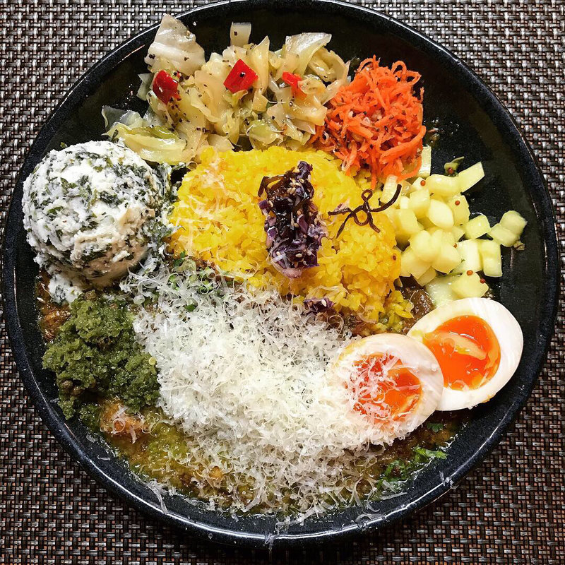 スパイシーチキンカレー定食(スパイスカレー青藍)