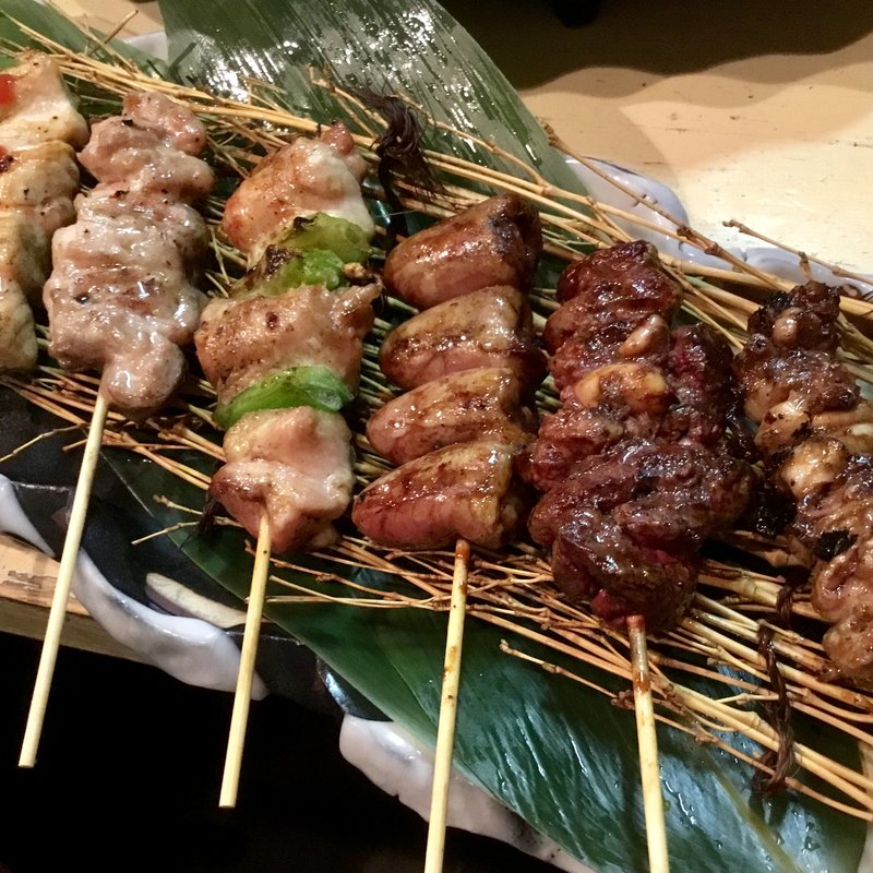 焼き鳥盛り合わせ　6本(炭焼きBAR 心 梅田東通り店)
