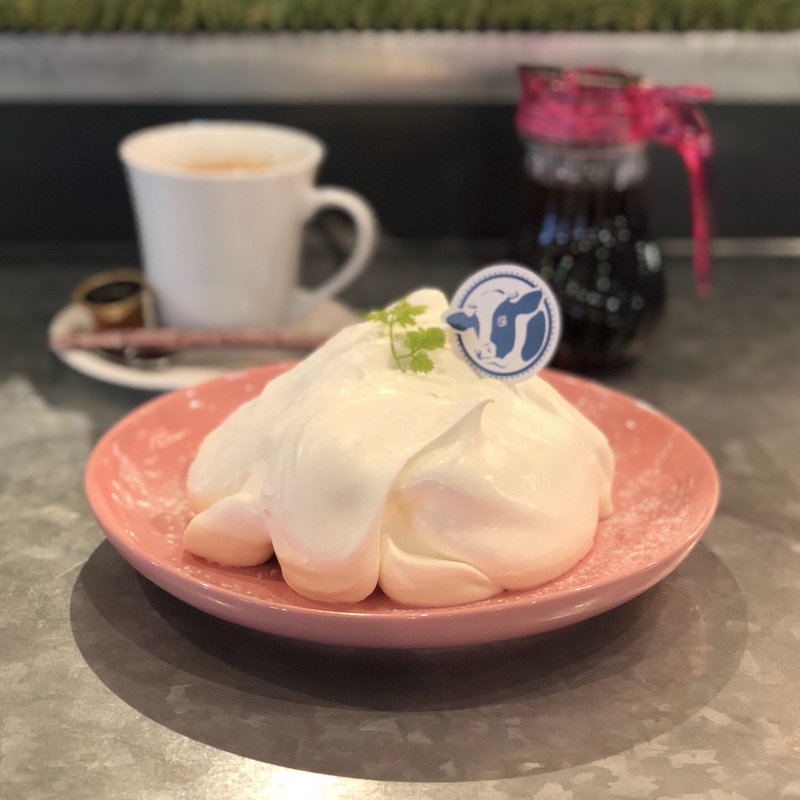 濃厚クリームのスフレパンケーキ(まきばカフェ)