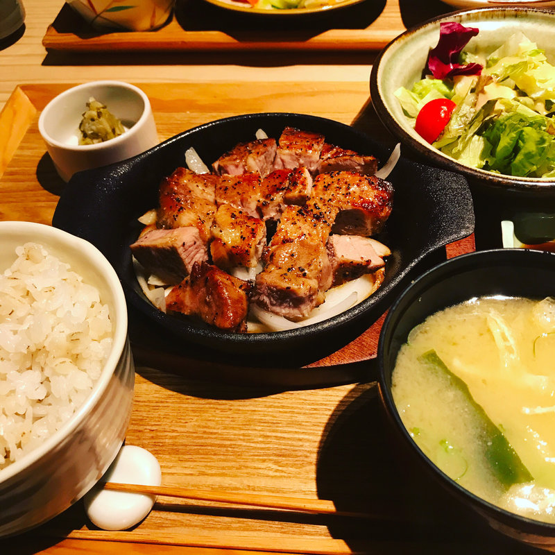 厚切りトンテキ定食(北千住うまや)