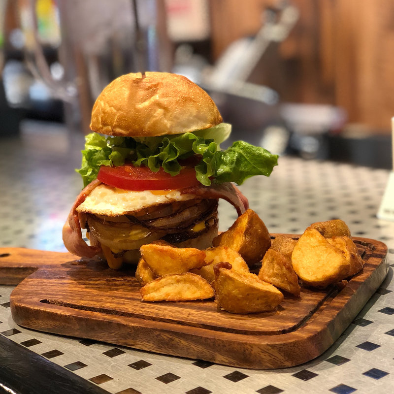 ベーコンエッグトリプルチーズバーガー(エリア５１ （Ａｒｅａ５１）)