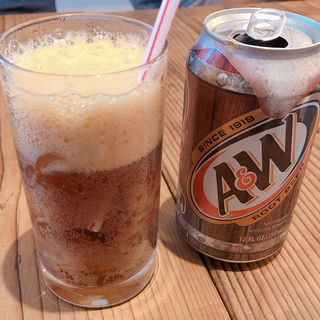 ルートビア(Brisk otter table)