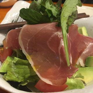 生ハムとアボカドのサラダ(GRILL KING （グリルキング）)