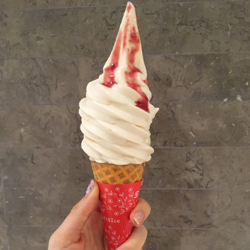 バニラキャラメルソフトクリーム(スノーラ 銀座三越店)