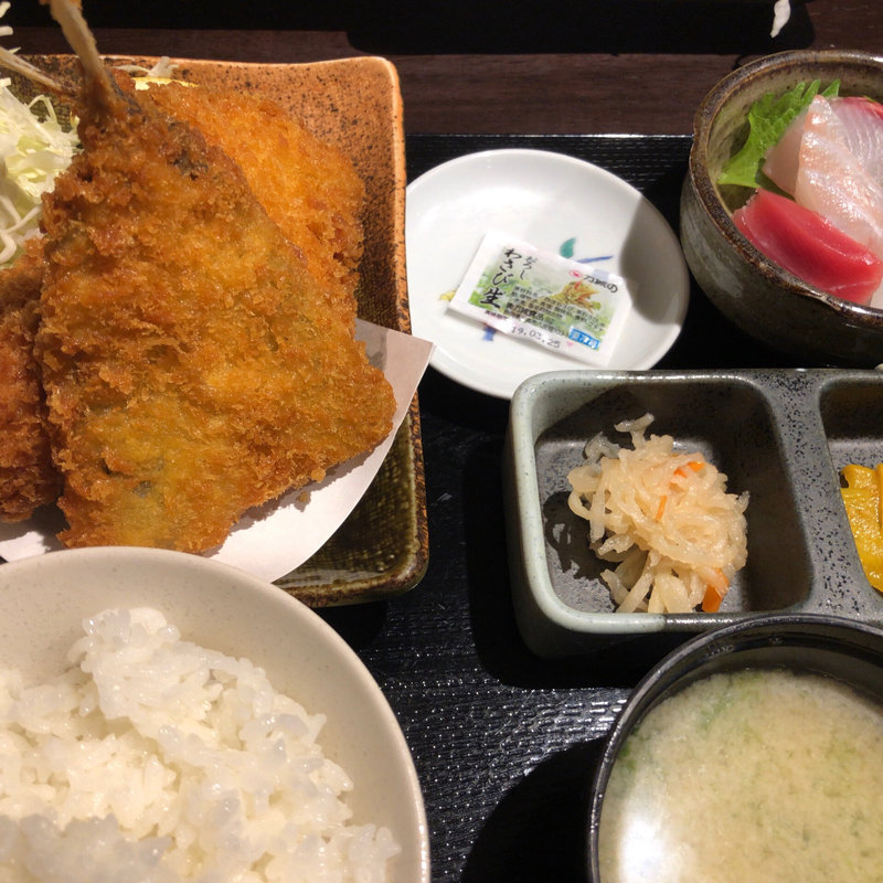 アジフライとカニグラタンコロッケ定食(高はし)