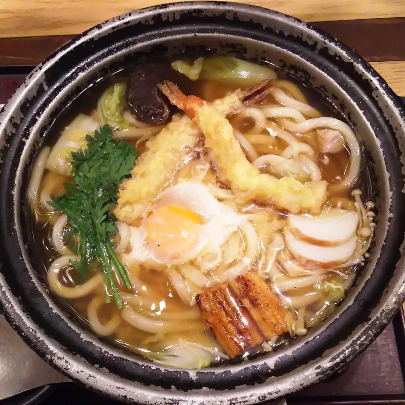 鍋焼きのおうどん(麺匠の心つくし つるとんたん 羽田空港店)