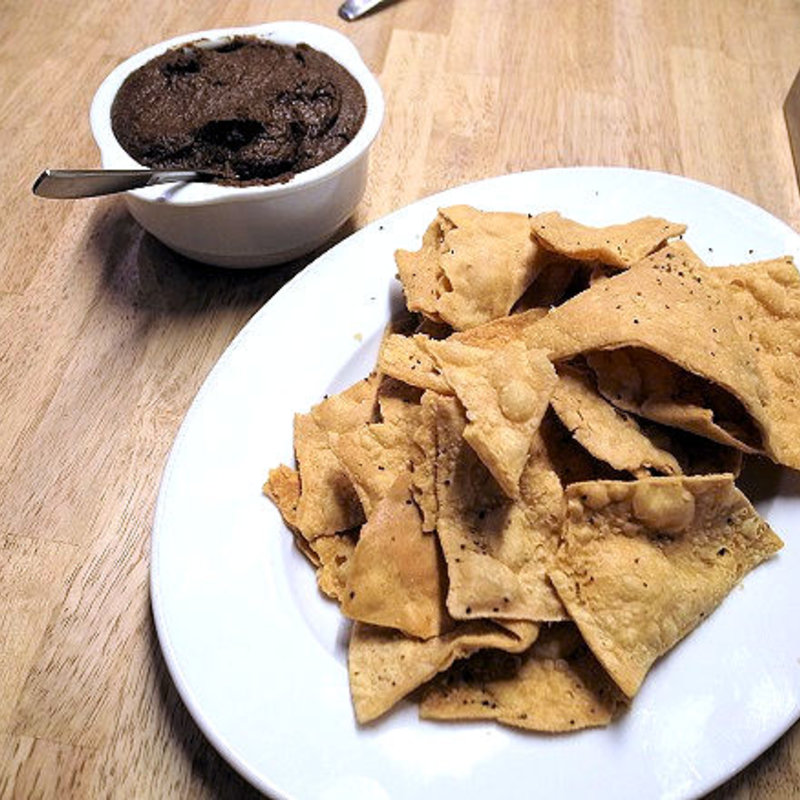 フムス＆チップス(E・A・T （イーエーティー）)