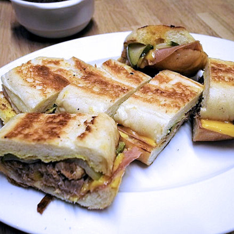 キューバサンド(E・A・T （イーエーティー）)