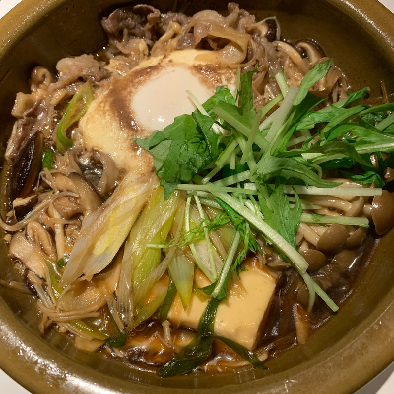 和牛とたっぷり木の子の石鍋すき焼き(六ヶ城)