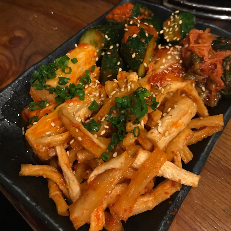 キムチの盛合せ(炭火焼肉ホルモン みなみ)