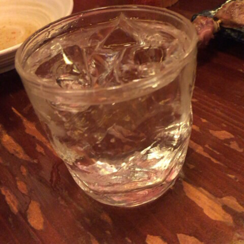 米焼酎ロック(とり皮 みつます 大橋本店)