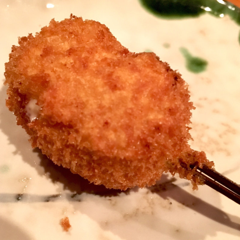 ガーリックソーセージとチーズ（串揚げ）(串揚げ ふくみみ)