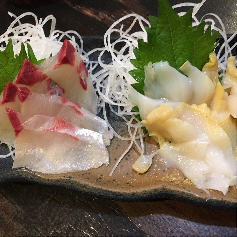 しま鯵とつぶ貝刺し(酒道場　陣屋 川崎市役所本庁裏通店)