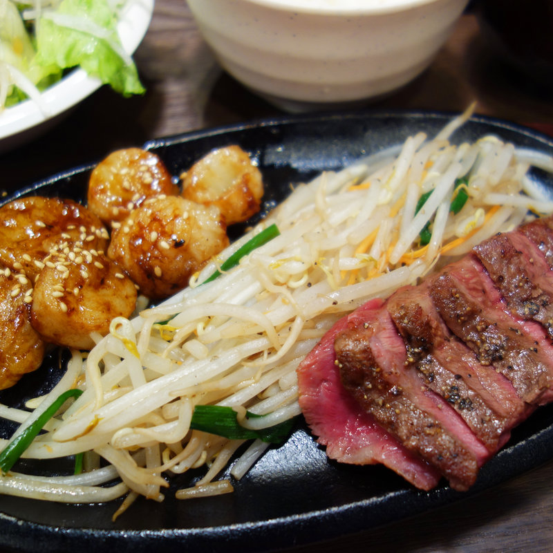 牛ミスジ＆上丸腸定食(鉄板焼天神ホルモン 姪浜店)