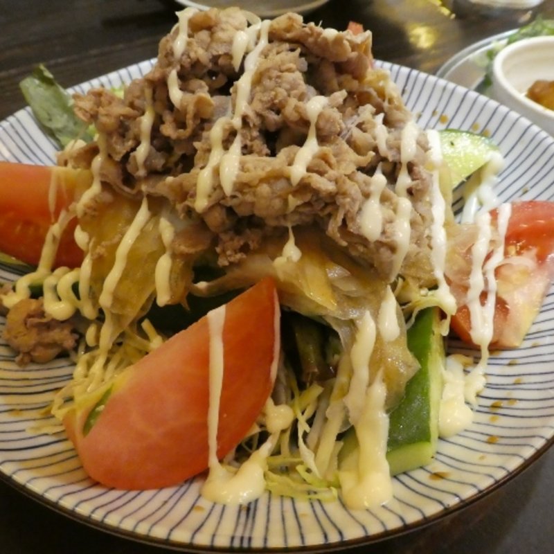 牛シャブサラダ(大衆酒場 肉処 マルカツ )