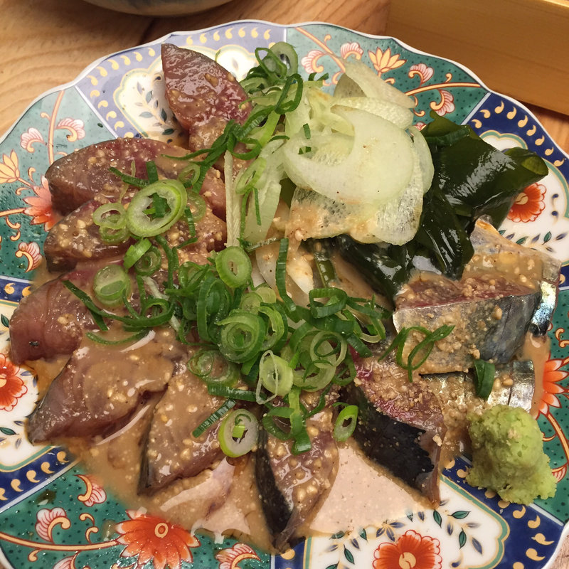 対馬産炙りサバ刺し(博多酒場ソルリバ)