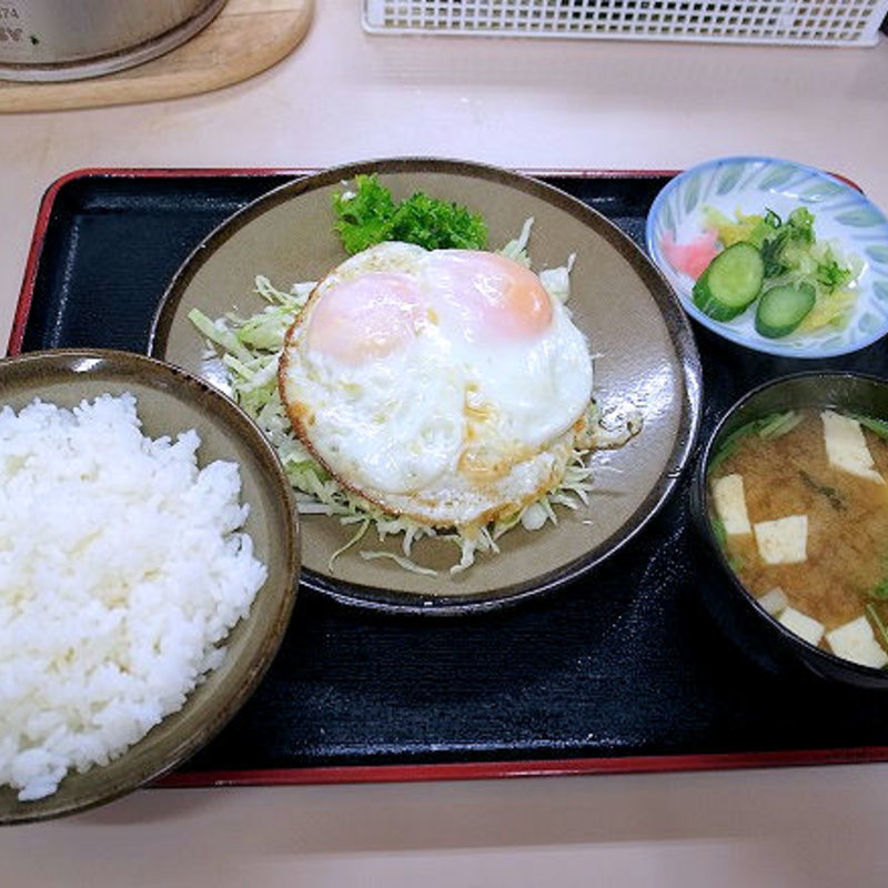目玉焼き定食(まんぷく食堂 （マンプクショクドウ）)