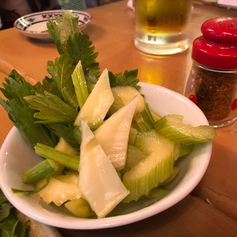 セロリの浅漬け(新橋 やきとん まこちゃん 新館)