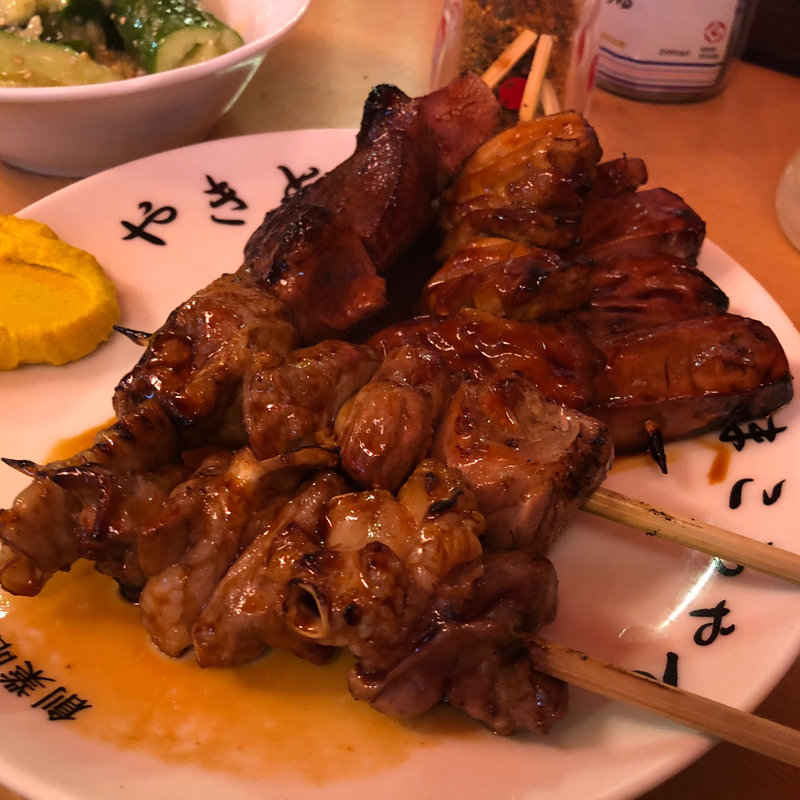 やきとん盛合せ五本（タレ）(新橋 やきとん まこちゃん 新館)