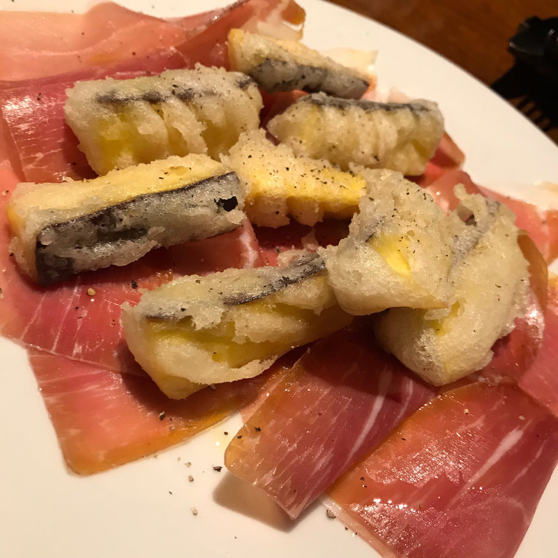 焼き芋のフリットと生ハム(LEGAME)