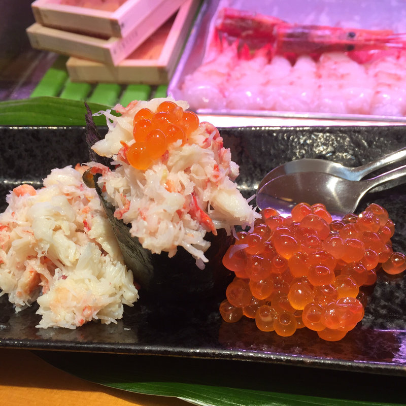 イクラこぼれのタラバガニ(ひょうたん寿司)