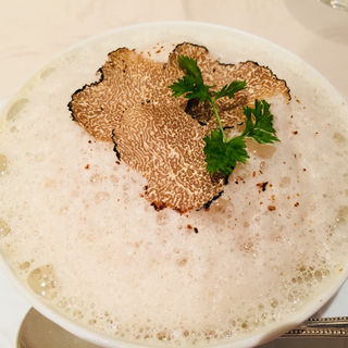 セップ茸と黒トリュフのスープカプチーノ仕立(ミディソレイユ )