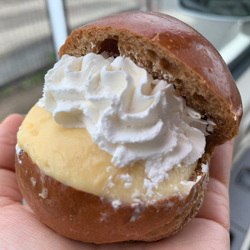 黒糖ダブルクリームサンド(コッコパン)