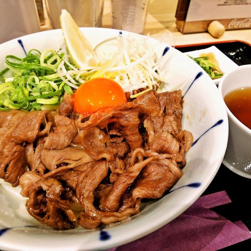 極上の肉うどん(東京讃岐うどん 花は咲く 新宿御苑前店)