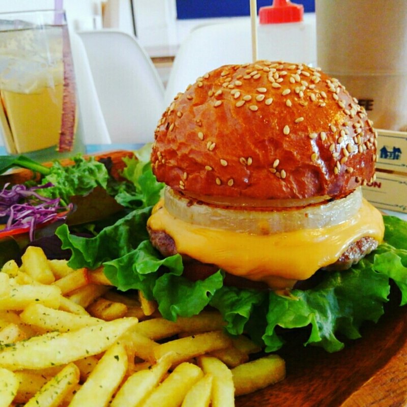 オニオンチーズバーガー(グレイトフルバーガー ホノルル兄貴店)