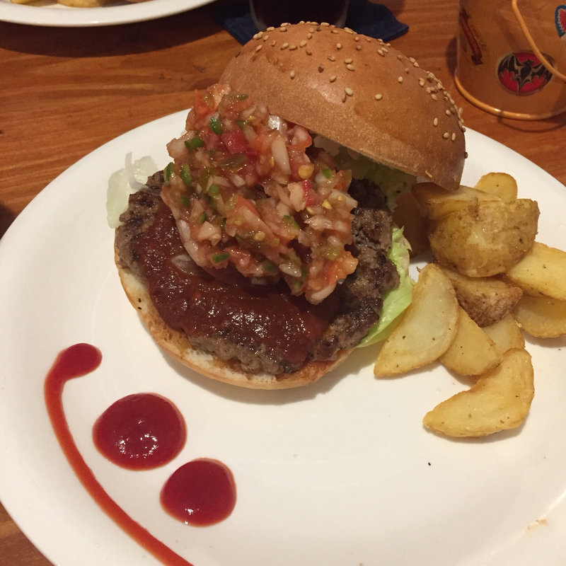 サルサバーガー(ズートンズ 久茂地店)