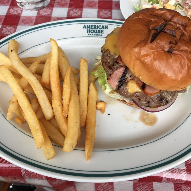 カルフォルニアDXチーズバーガー(AMERICAN HOUSE クイーンズスクエア店)