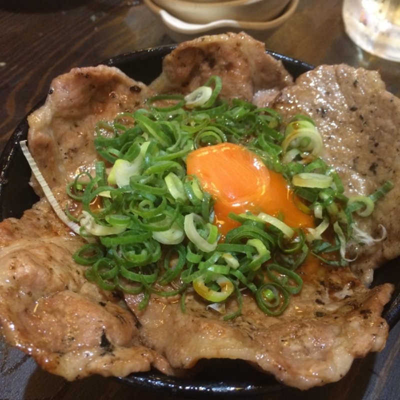 炭火焼豚丼～北海道帯広名物～(大衆酒場 肉処 マルカツ )