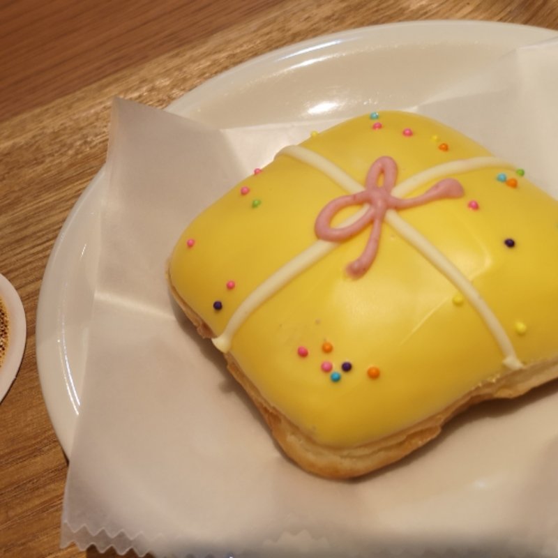 ミルクティーボックス(クリスピー・クリーム・ドーナツ 渋谷シネタワー店)